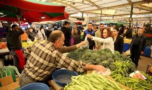 Karşıyaka’dan çocukları şiddet sarmalından koruyacak tarihi karar: Pazar yerlerinde kesici alet satışına son!