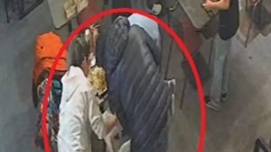 Kayseri’de restoran sahibi, nefes borusuna yiyecek kaçan bebeği Heimlich manevrasıyla kurtardı