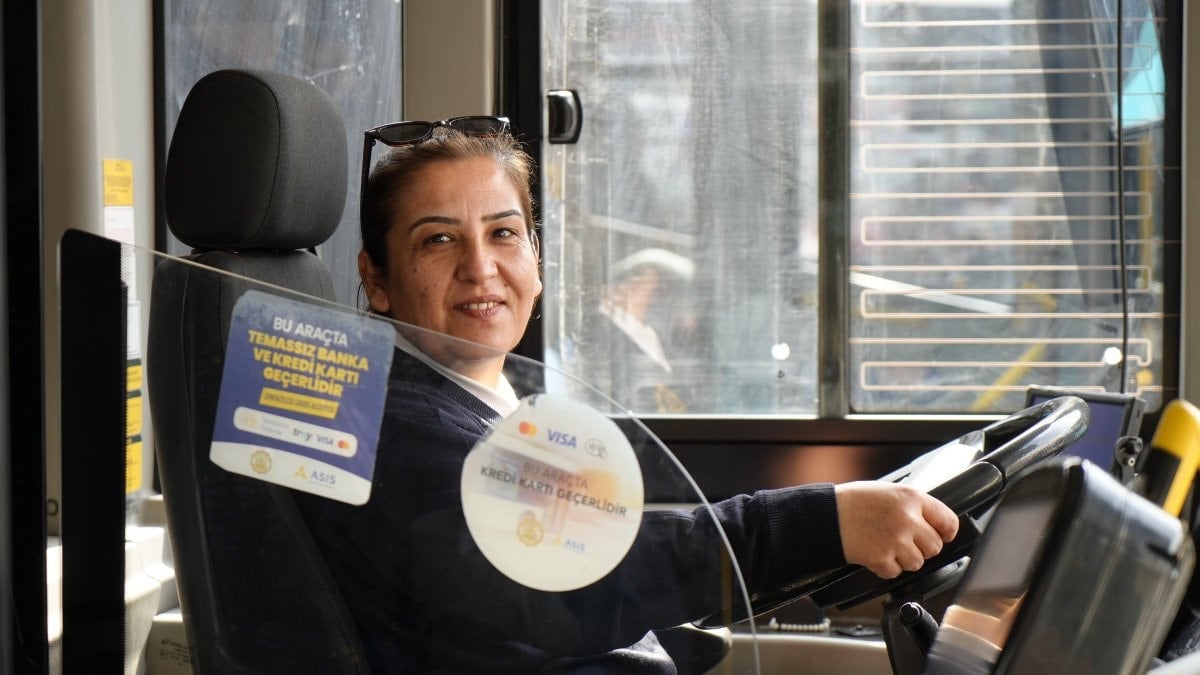 Kırıkkale’de çocukluk hayalini gerçekleştiren kadın otobüsün direksiyonuna geçti