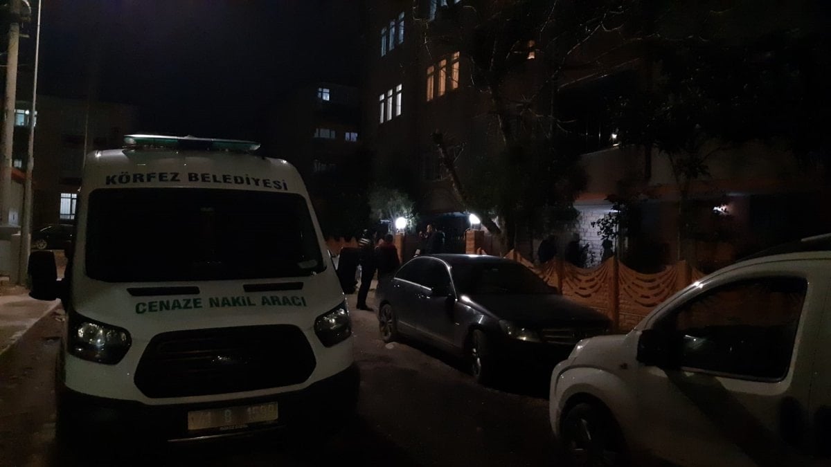 Kocaeli’de boğazından bıçaklanmış halde bulundu