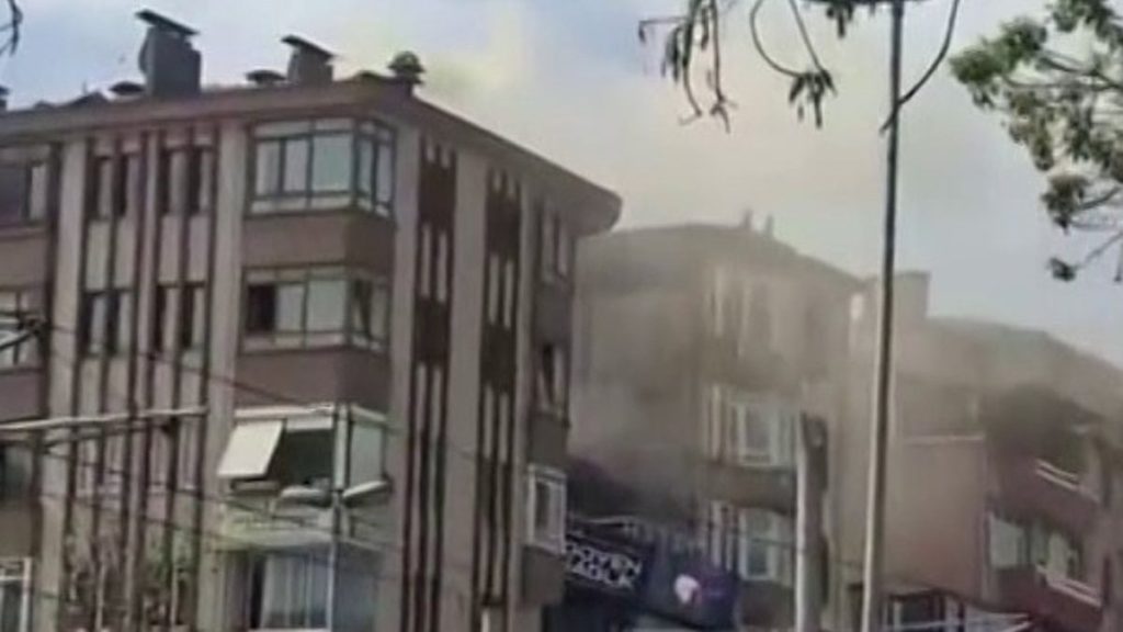 Kocaeli’de çatı yangını paniğe neden oldu