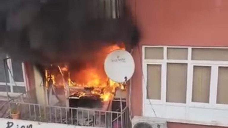 Kocaeli’de daire yangını: 4 kişi dumandan etkilendi