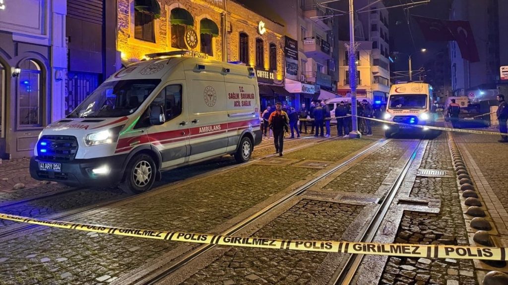 Kocaeli’de eğlence mekanına silahlı saldırı: 2 ölü 3 yaralı