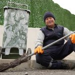 Kocaeli’de hem temizlik yapıyor hem sanat