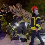 Kocaeli’de takla atan otomobilde 2 kişi yaralandı, diğer sürücü kaçtı