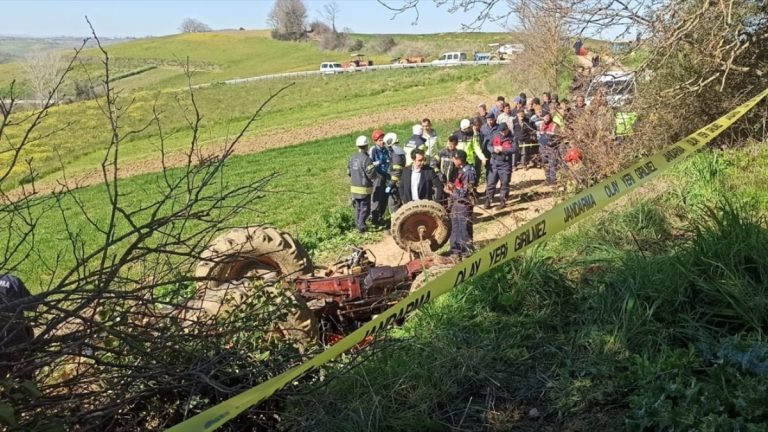 Kocaeli’de traktör devrildi: Sürücü öldü