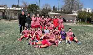 Konak’ın kızları grup liderliğini bırakmadı