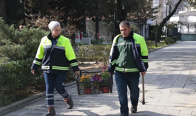 Konak’tan şehitlere vefa: Bayram öncesi temizlik ve bakım seferberliği