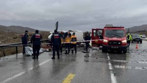Konya’da feci kaza: Baba ve oğlu hayatını kaybetti, 4 yaralı