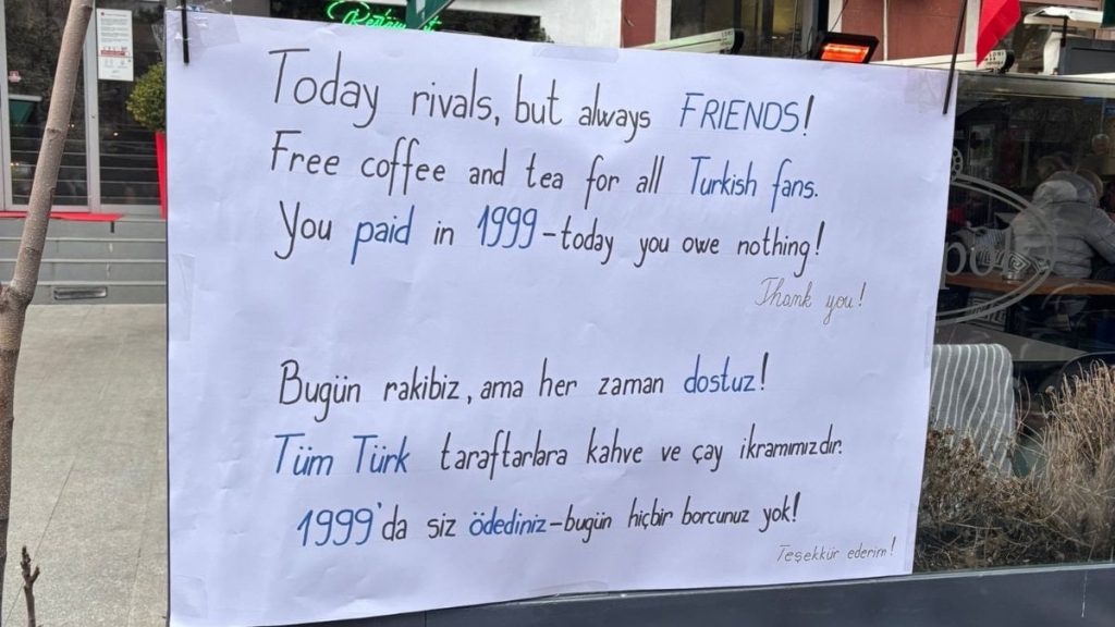 Kosova’da Türk taraftarlara duygulandıran jest: Siz hesabı 1999’da ödediniz!