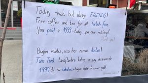 Kosova’da Türk taraftarlara duygulandıran jest: Siz hesabı 1999’da ödediniz!