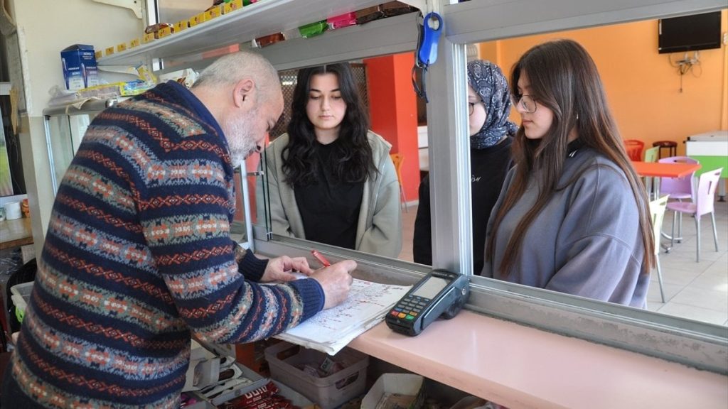 Kütahya’da öğrencilerden Osmanlı geleneğiyle yardımlaşma