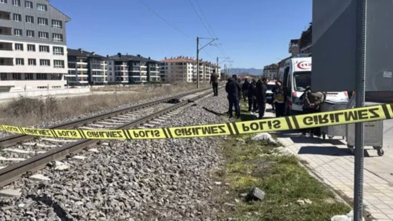 Kütahya’da trenin çarptığı kadın yaşamını yitirdi