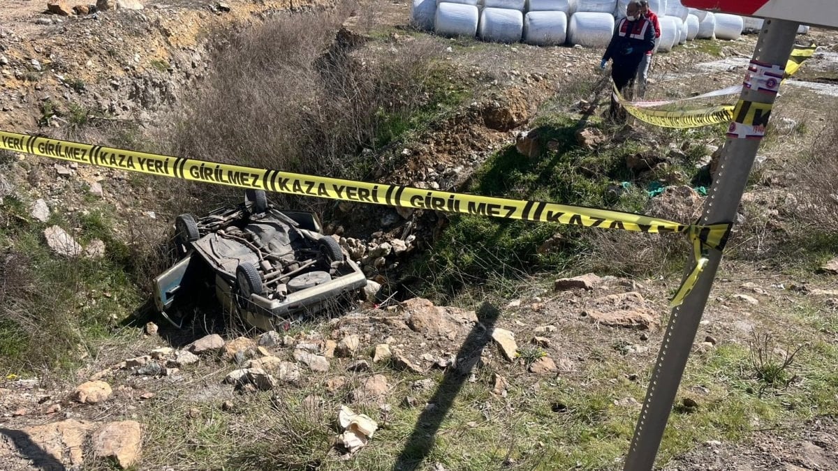 Kütahya’da yoldan çıkan otomobilde 2 kişi hayatını kaybetti