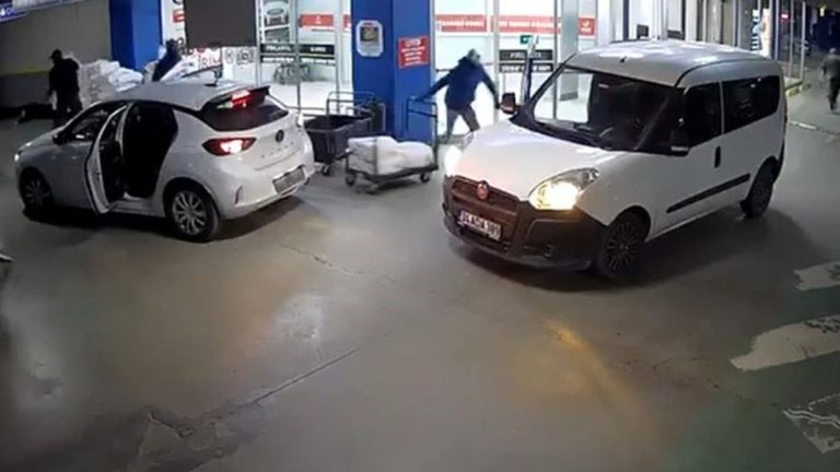 Kuyumcukent’te silahlı soygun: Para dolu çuvalları alıp kaçtılar