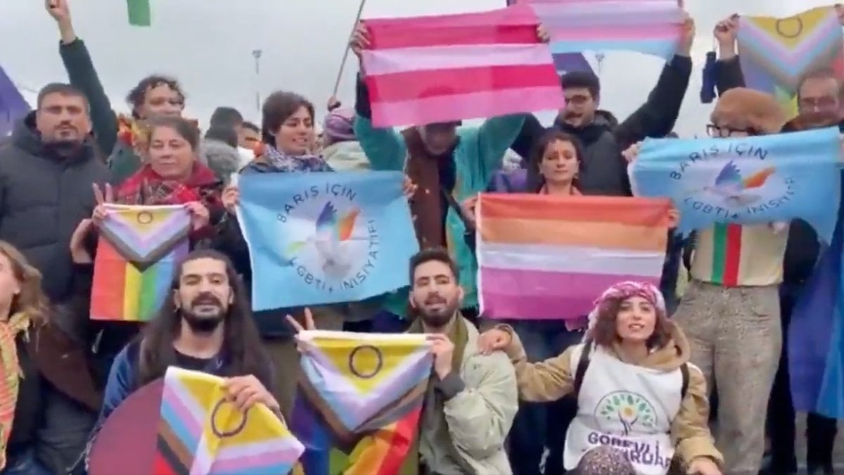 LGBT’li grup Nevruz etkinliğine katıldı: Ay, ayol, azadi