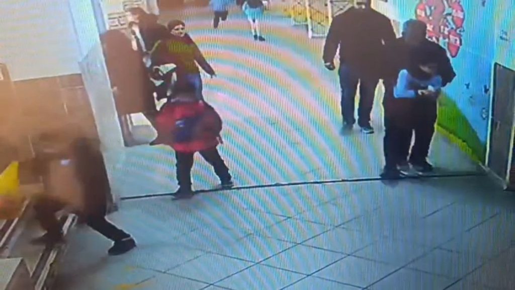 Malatya’da Heimlich ile boğazına şeker kaçan öğrencisini kurtardı