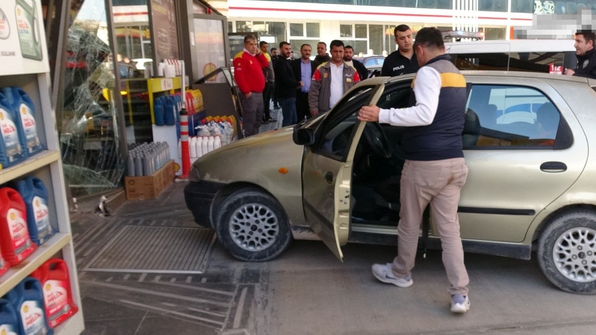 Malatya’da kasiyerle tartışan şahıs araçla akaryakıt istasyonuna daldı