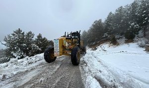 Manisa Büyükşehir Belediyesinden Spil Dağı’nda Kar Mesaisi