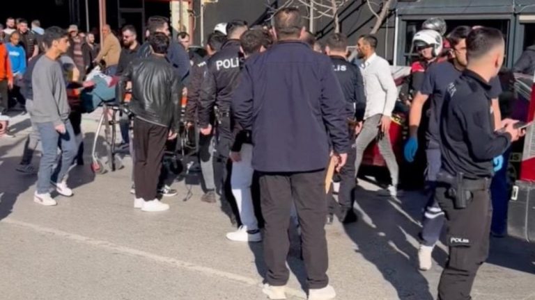 Manisa’da bıçaklı kavga: 1 ölü 2 yaralı