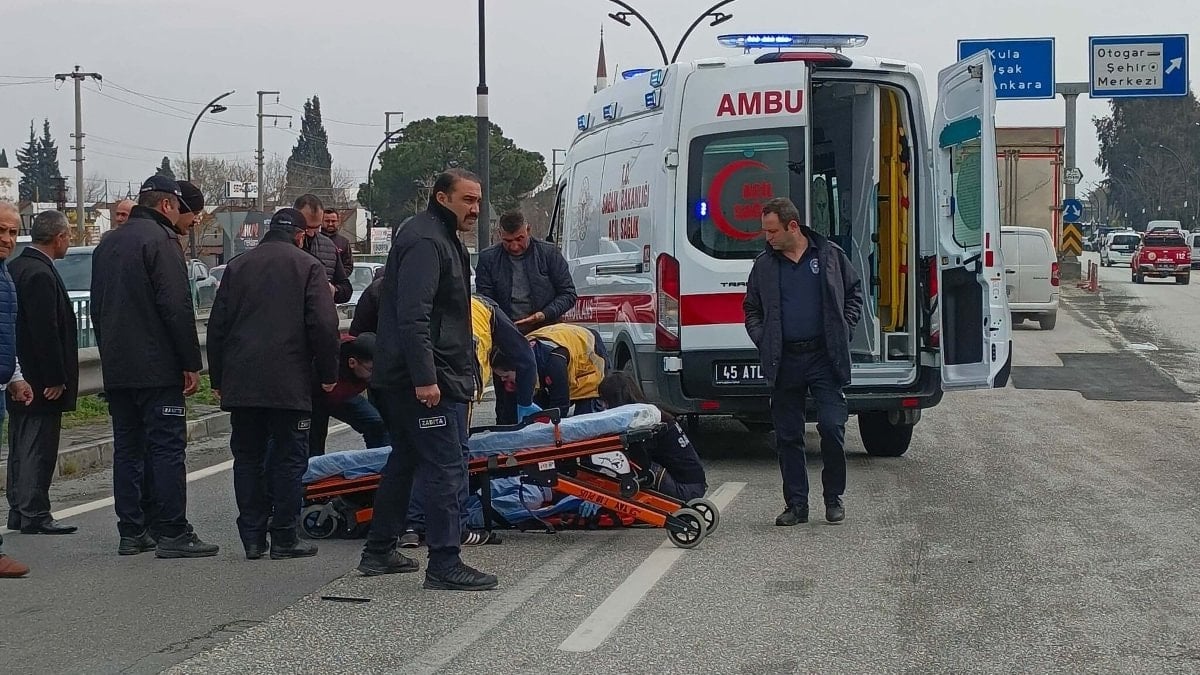 Manisa’da minibüsün çarptığı yaya ağır yaralandı