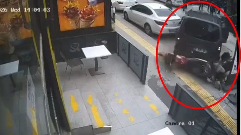 Mardin’de fren yerine gaza basan hafif ticari araç 4 araca çarptı