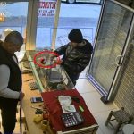 Mardin’de kuyumcudan fotoğraf çekme bahanesiyle istediği yüzüğü alıp kaçtı