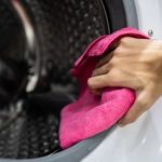 Meğer sırrı tuzdaymış: Çamaşır makinesine 1 çay kaşığı ekleyince bakın neler oluyor