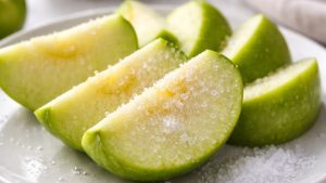 Meksika’dan çıktı: Yeşil elmayı tuzla yemenin etkisi