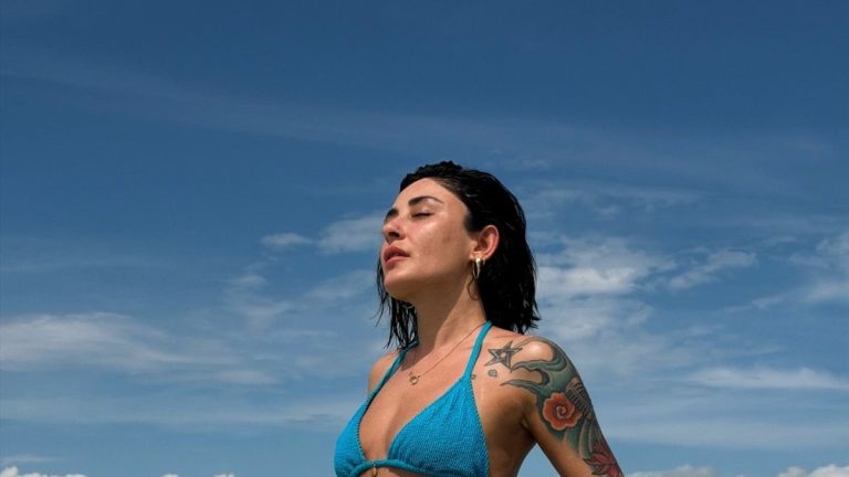 Melek Mosso Zanzibar’da karpuz yedi! Paylaşımı tepki aldı