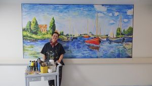 Mersin’de ressam, hastane duvarlarını sanatla renklendirdi