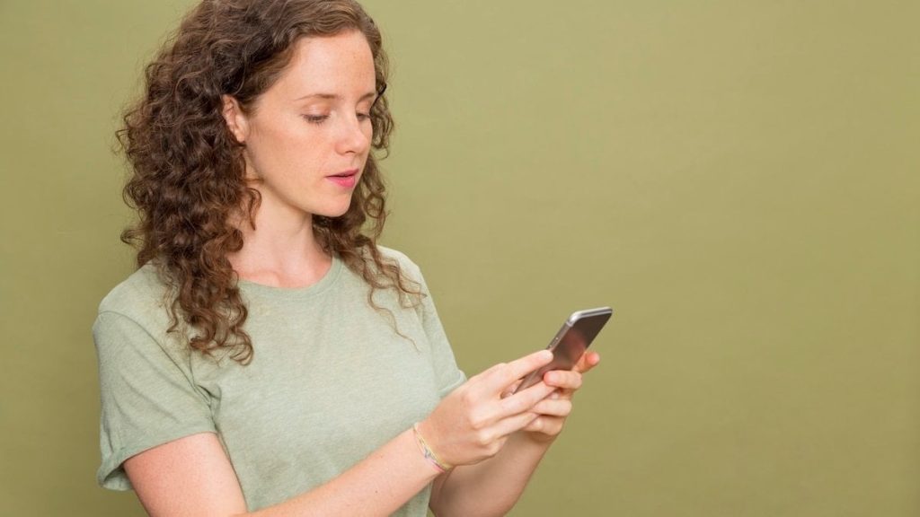 Mesajı görüp cevap vermek her zaman görmezden gelmek değil