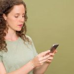 Mesajı görüp cevap vermek her zaman görmezden gelmek değil