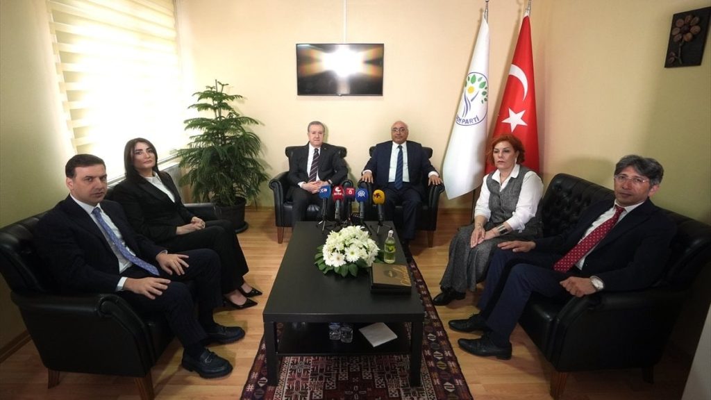 MHP ve DEM Parti arasında bayramlaşma trafiği