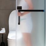 Misafirler nefret ediyor ama oteller vazgeçmiyor: Cam kapılı banyoların sırrı