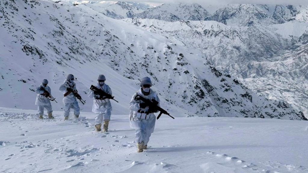 MSB paylaştı: Kahraman askerlerimizin zorlu şartlarda vatan nöbeti