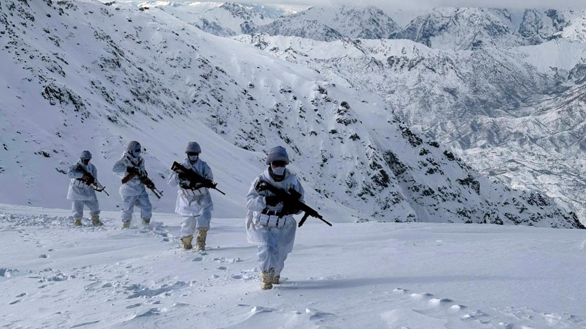 MSB paylaştı: Kahraman askerlerimizin zorlu şartlarda vatan nöbeti