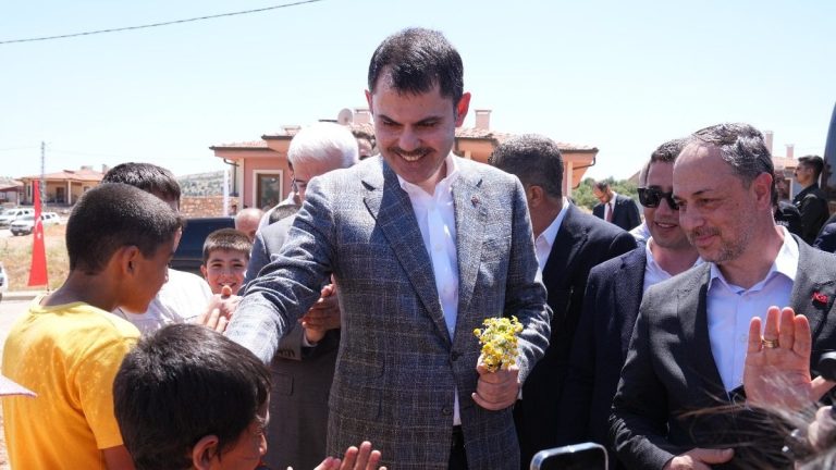 Murat Kurum’dan milli maç öncesi Zey Köyü’nden anlamlı paylaşım