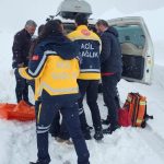 Muş’ta yolu kapanan köylerdeki hasta için ekipler seferber oldu