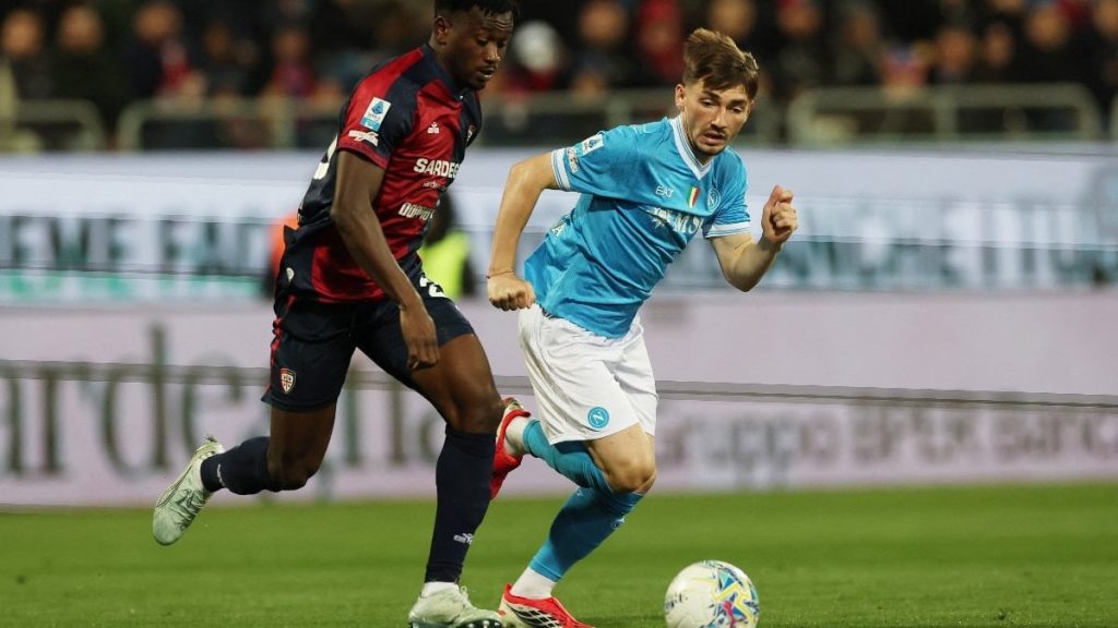 Napoli, Cagliari’yi deplasmanda devirdi