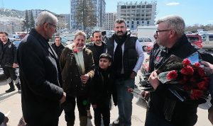 Nevşehir Belediyesi, Kadınlar Günü’nde 5 bin çiçek dağıttı