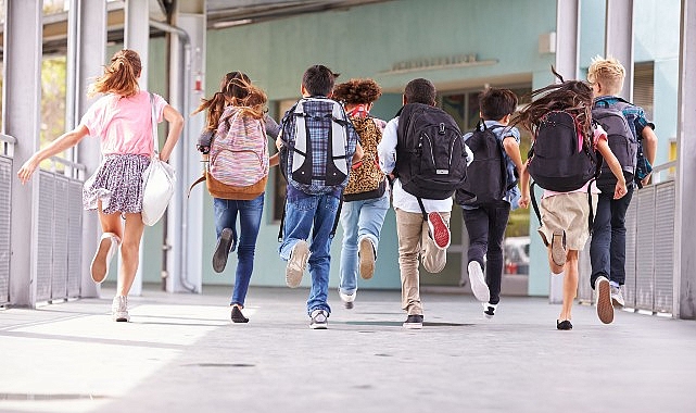 Okullar tatilde çocuklar sohbette