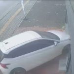 Osmaniye’de otomobilin iş yerine daldığı kaza kameraya yansıdı