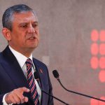 Özgür Özel’den Uşak Belediye Başkanı Özkan Yalım’a: Dimdik ayaktayız