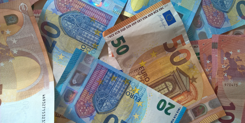 Paritede Sert Geri Çekilme: Ortadoğu Gerilimi Euro/Dolar’ı Baskılıyor