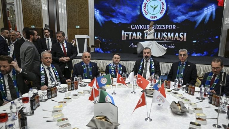 Rizespor camiası iftarda bir araya geldi