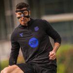 Robert Lewandowski antrenmana maskeyle çıktı