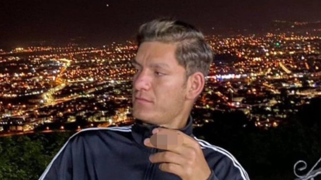 Sakarya’da bariyerlere çarpan otomobilin sürücüsü hayatını kaybetti