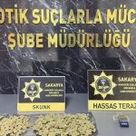 Sakarya’da konum atarak uyuşturucu satan zehir tacirleri suçüstü yakalandı