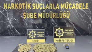 Sakarya’da konum atarak uyuşturucu satan zehir tacirleri suçüstü yakalandı